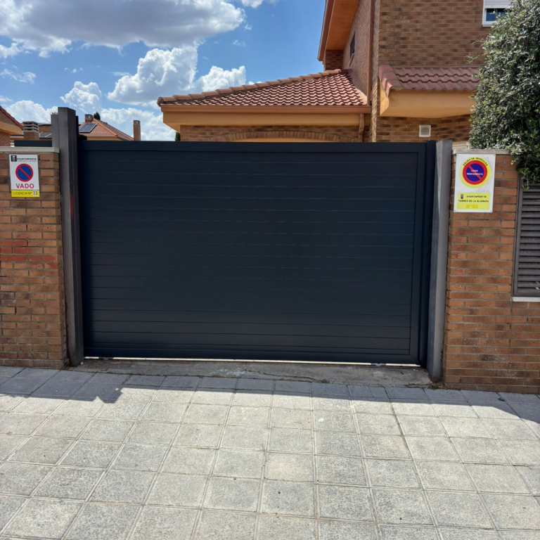 ¿Por qué mi puerta automática no abre? 5 averías comunes y solución
