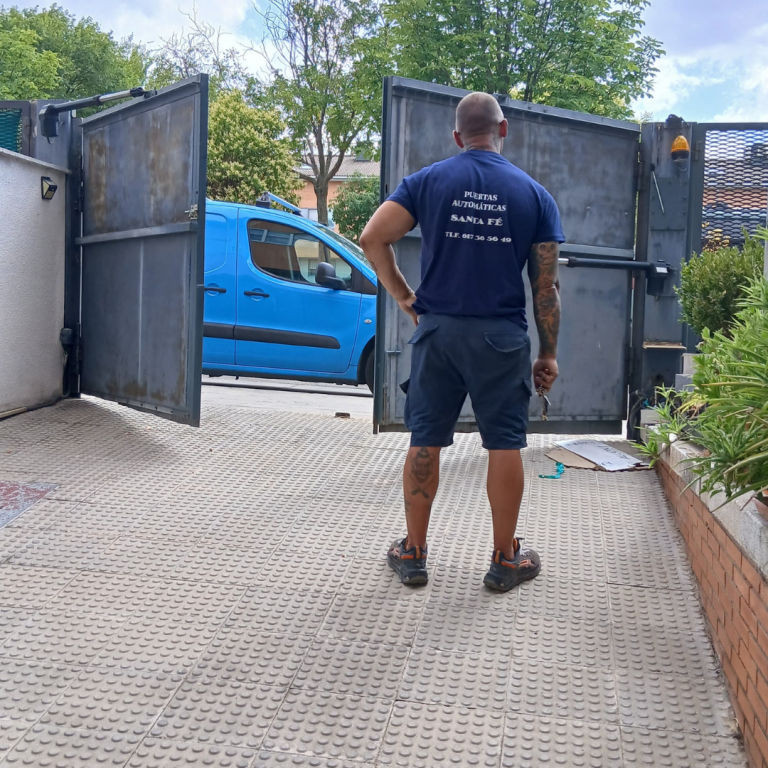 ¿Es obligatorio el mantenimiento de una puerta de garaje comunitaria?